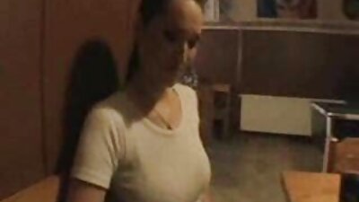 Омажената мајка првото искуство со црн петел снимено на видео